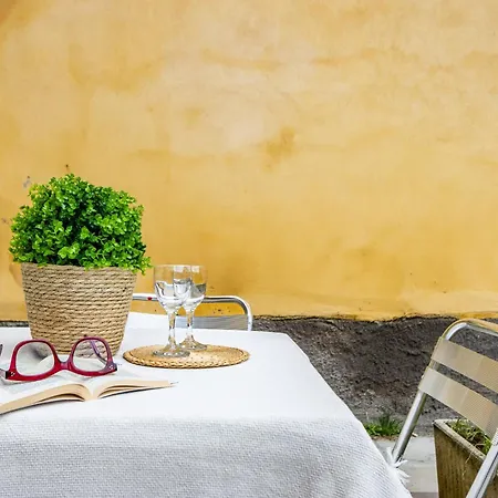 Cozy Flat With Private Garden Apartmán *
